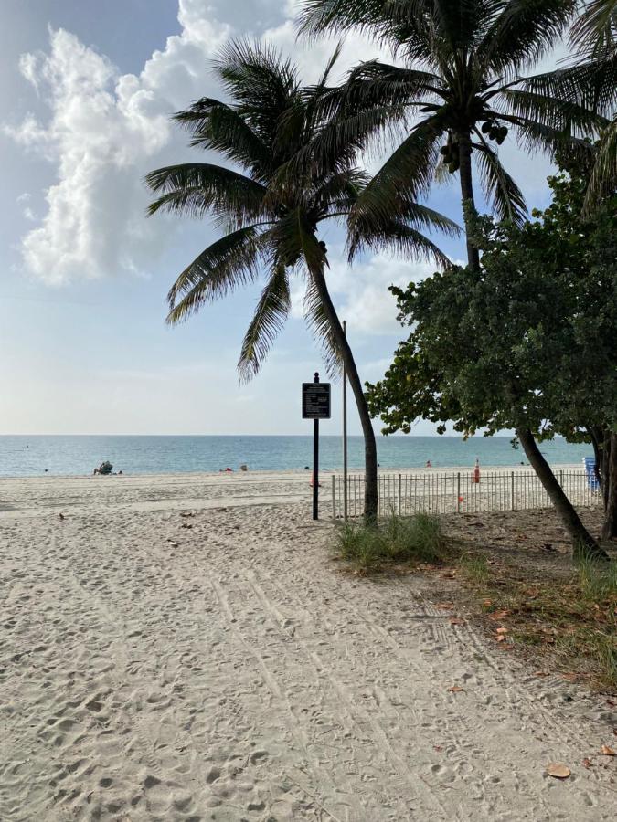 Beachfront Condo In Miami! 서니아일스비치 외부 사진