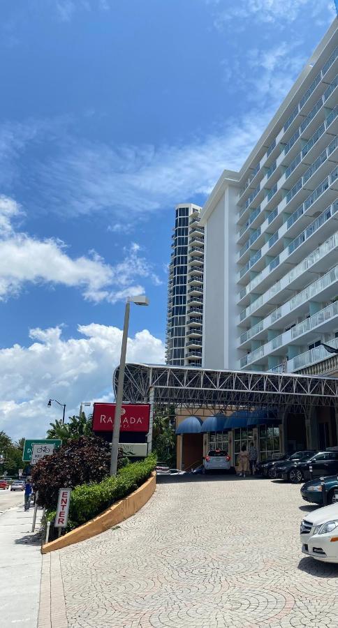 Beachfront Condo In Miami! 서니아일스비치 외부 사진